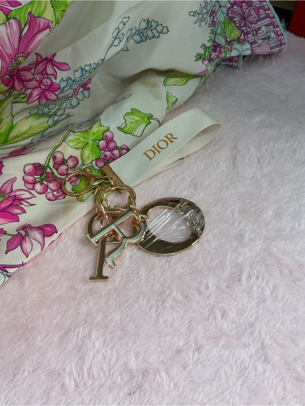 Dior Beauty Gold-Tone DIOR Letter Bag Charm Keychain GWP - Picture 1 of 3
